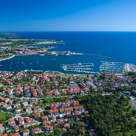 Apartment In Mit Offener Terrasse Umag