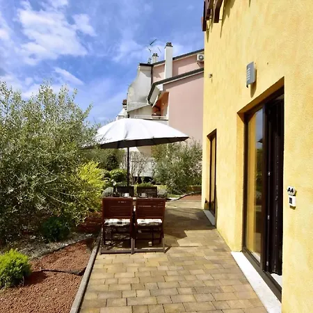 In Mit Offener Terrasse Apartment