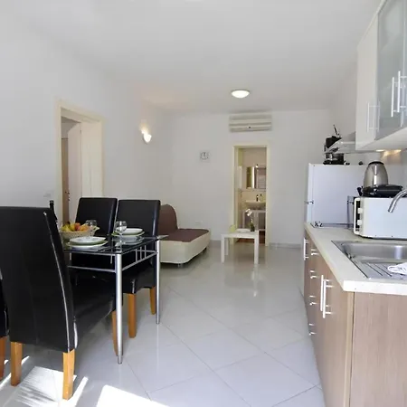 Apartment In Mit Offener Terrasse *
